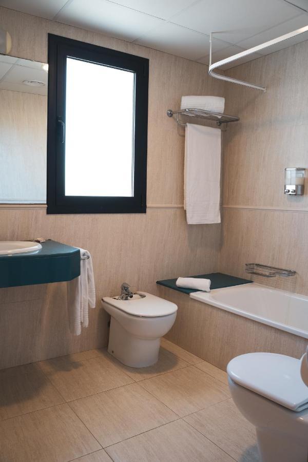 Beatrix 2000 Apartment Pineda de Mar Luaran gambar